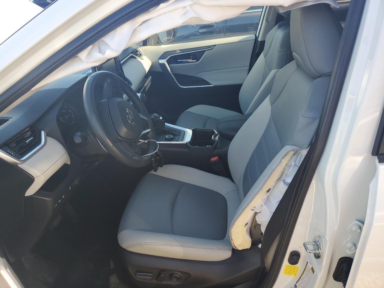 2022 TOYOTA RAV4 XLE P - Image 7