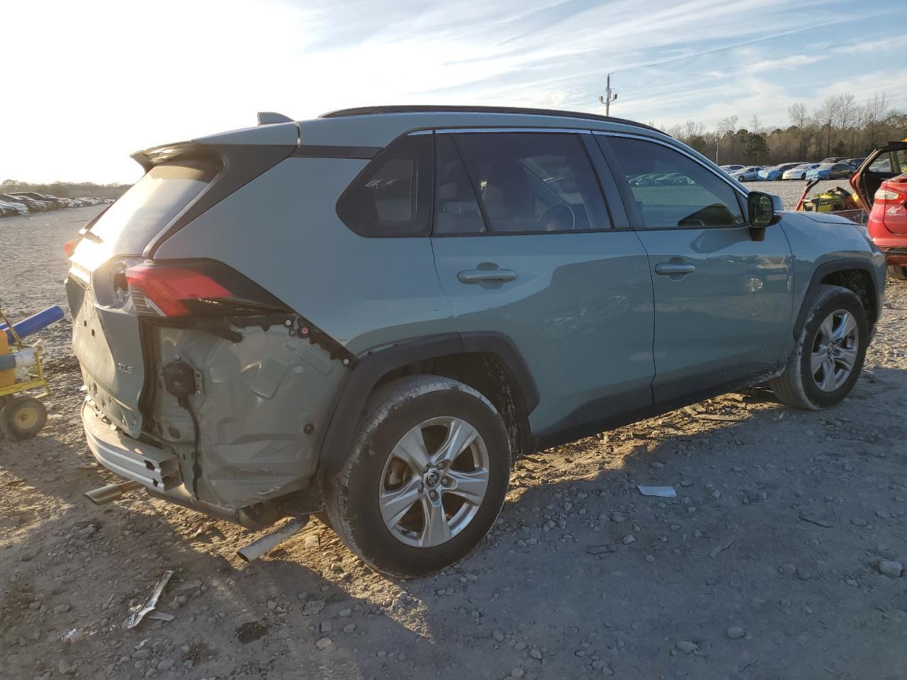 2020 TOYOTA RAV4 XLE - Image 3
