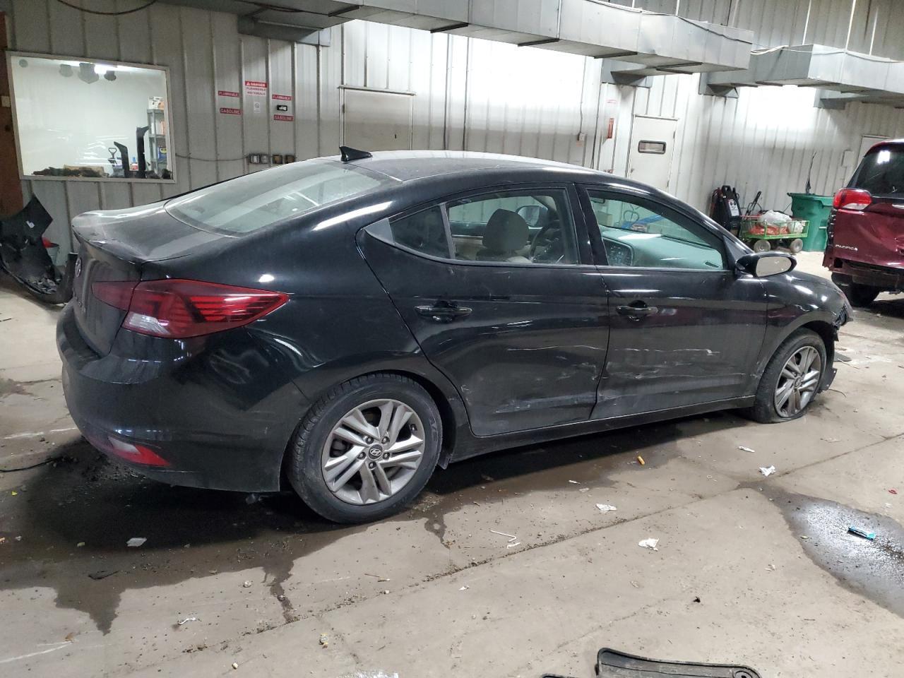 2019 HYUNDAI ELANTRA SE - Фото 3