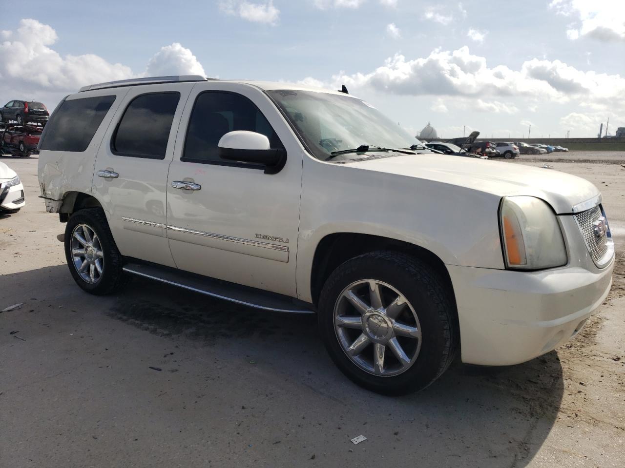 2012 GMC YUKON DENA - Image 4
