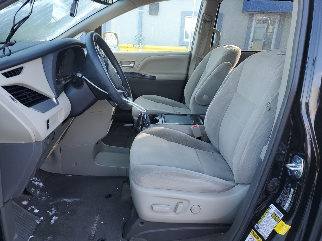 2015 TOYOTA SIENNA LE - Фото 7