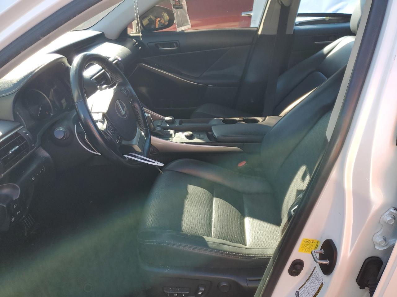 2017 LEXUS IS 200T - Фото 7