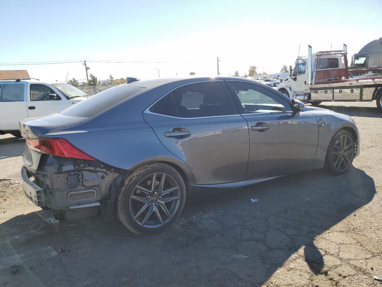 2018 LEXUS IS 300 - Фото 3