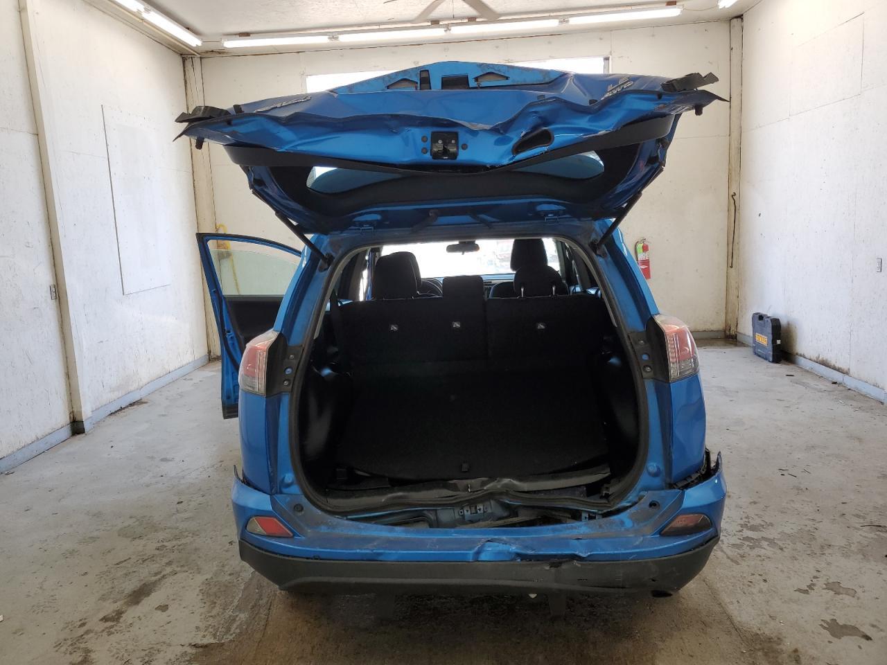 2017 TOYOTA RAV4 LE - Image 6