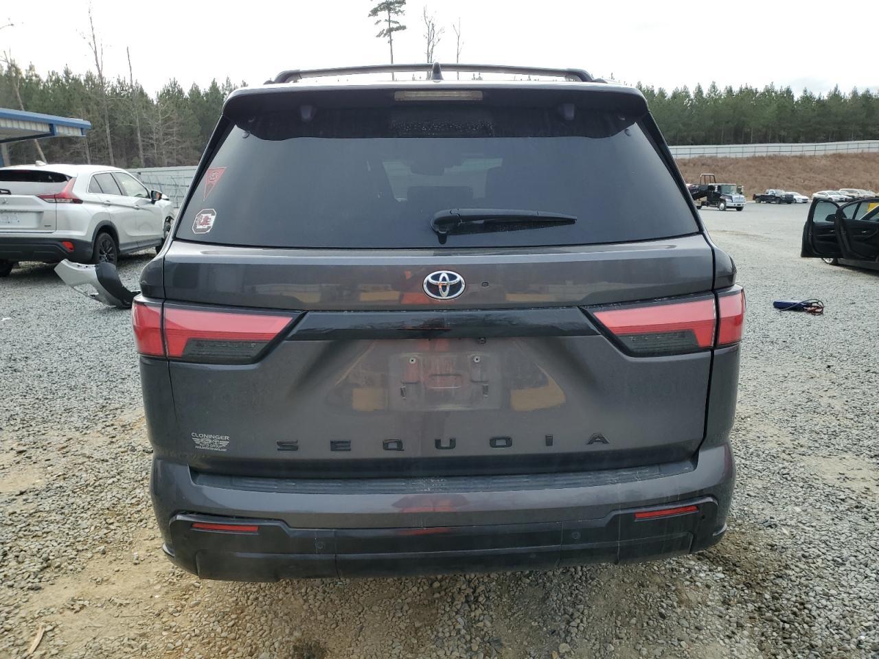 2023 TOYOTA SEQUOIA SR - Фото 6