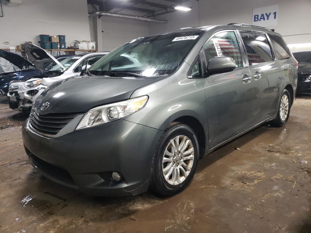 2011 TOYOTA SIENNA XLE