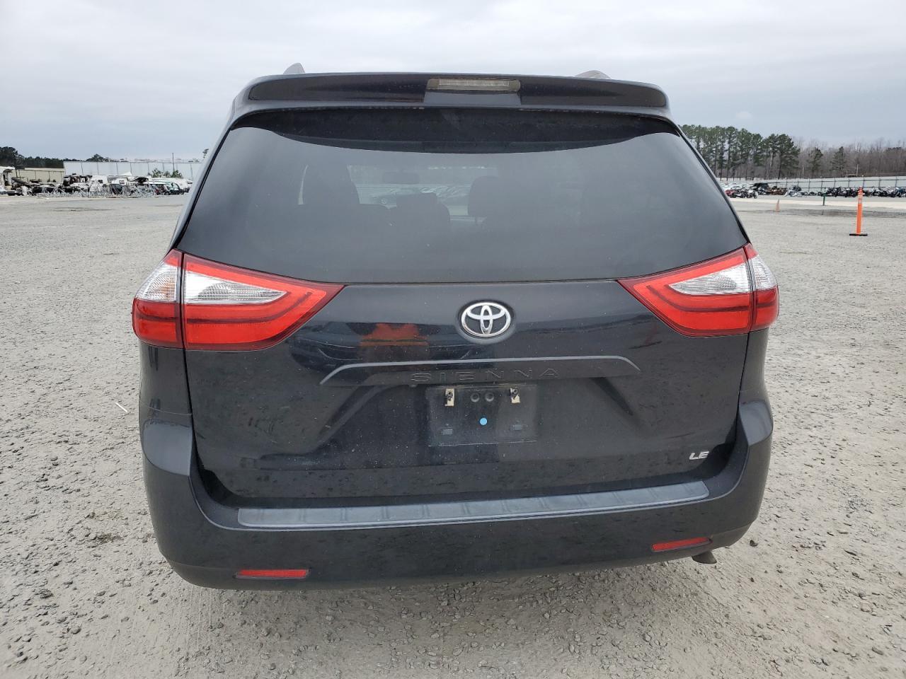 2015 TOYOTA SIENNA LE - Фото 6