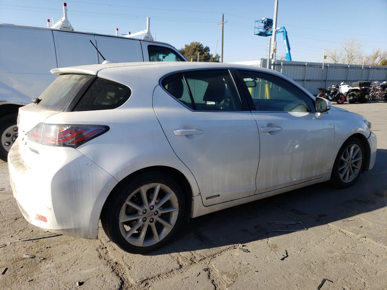 2013 LEXUS CT 200 H - Фото 3