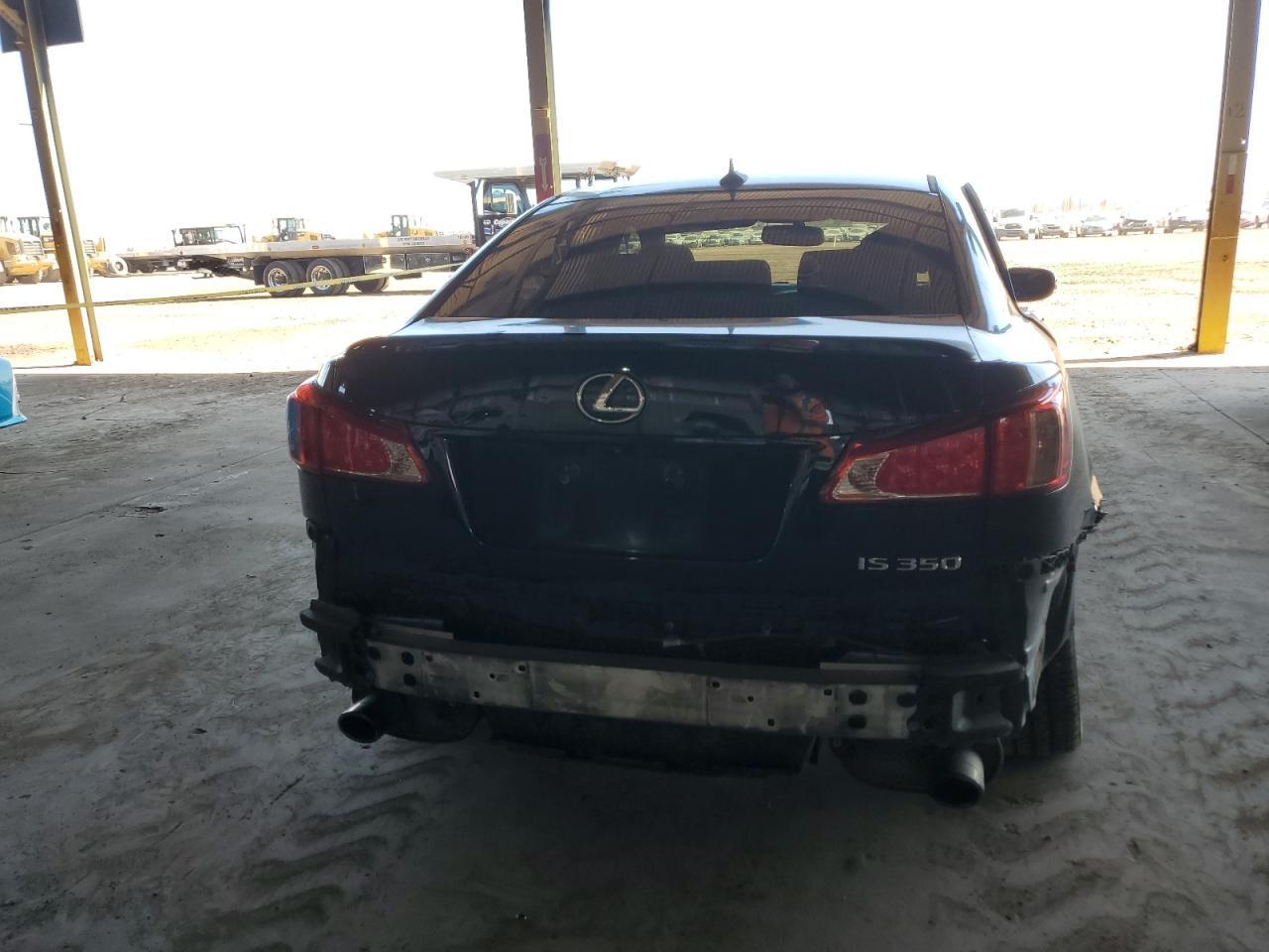2011 LEXUS IS 350 - Image 6