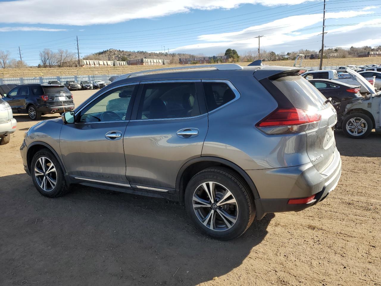 2017 NISSAN ROGUE SV - Image 2