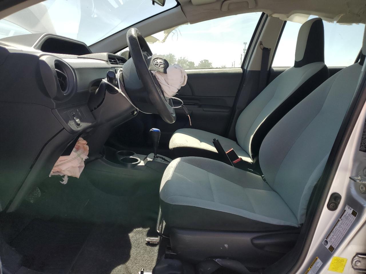 2015 TOYOTA PRIUS C - Image 7