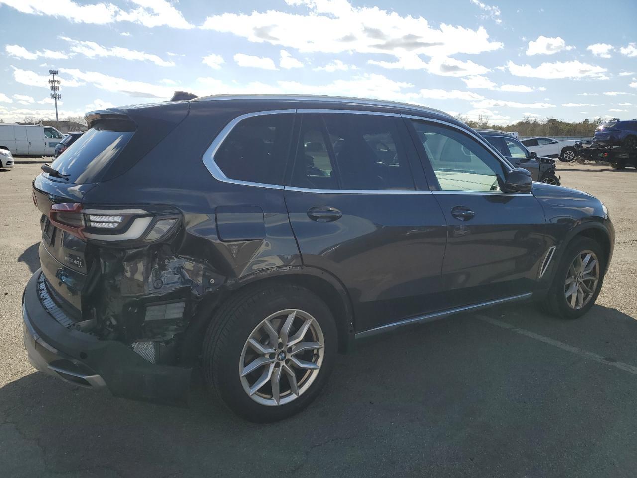 2022 BMW X5 XDRIVE4 - Фото 3