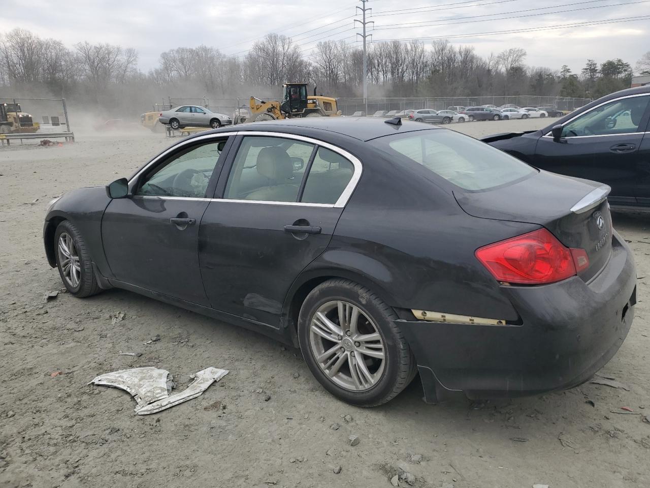 2011 INFINITI G37 - Image 2