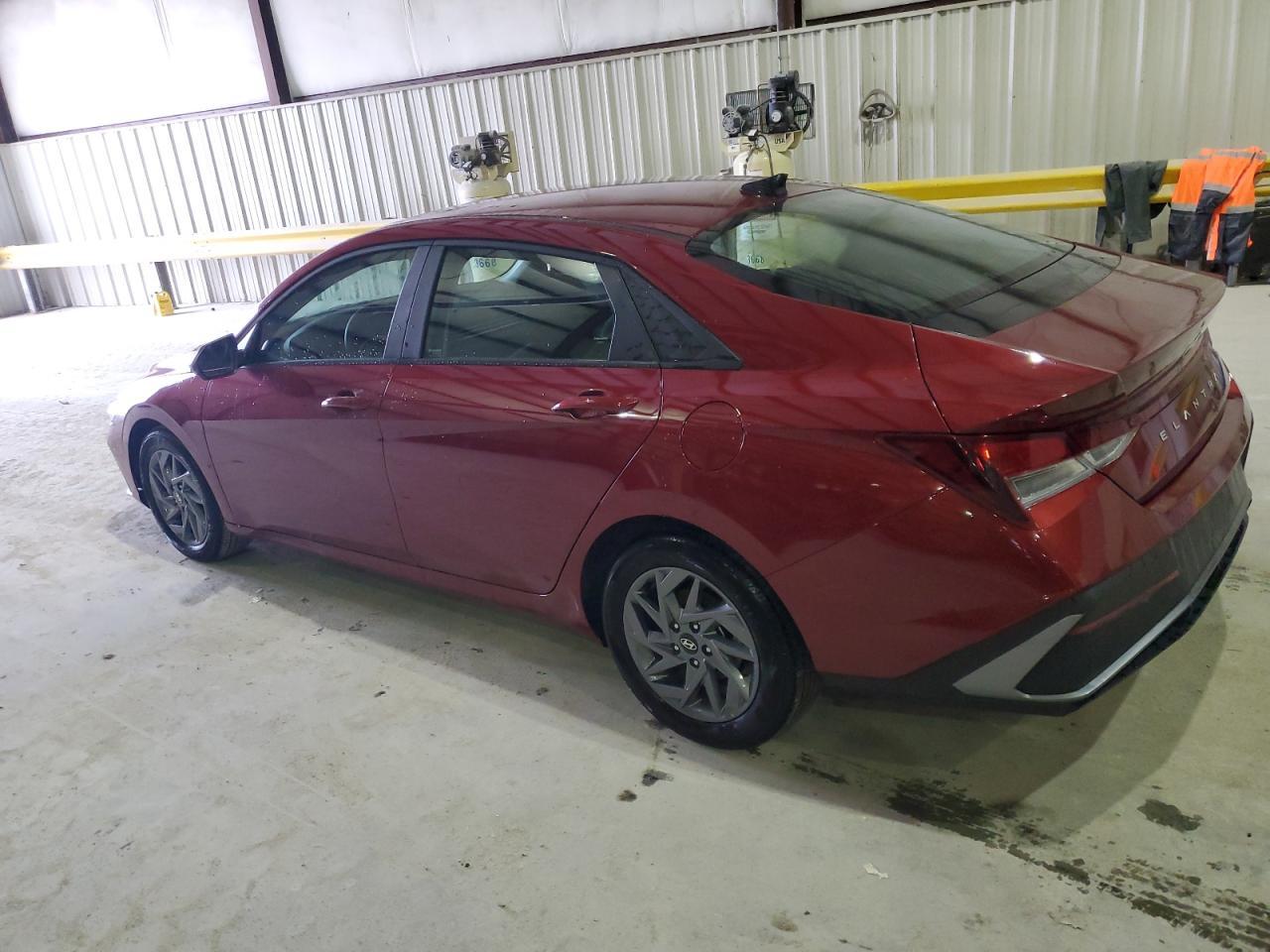2024 HYUNDAI ELANTRA SE - Фото 2