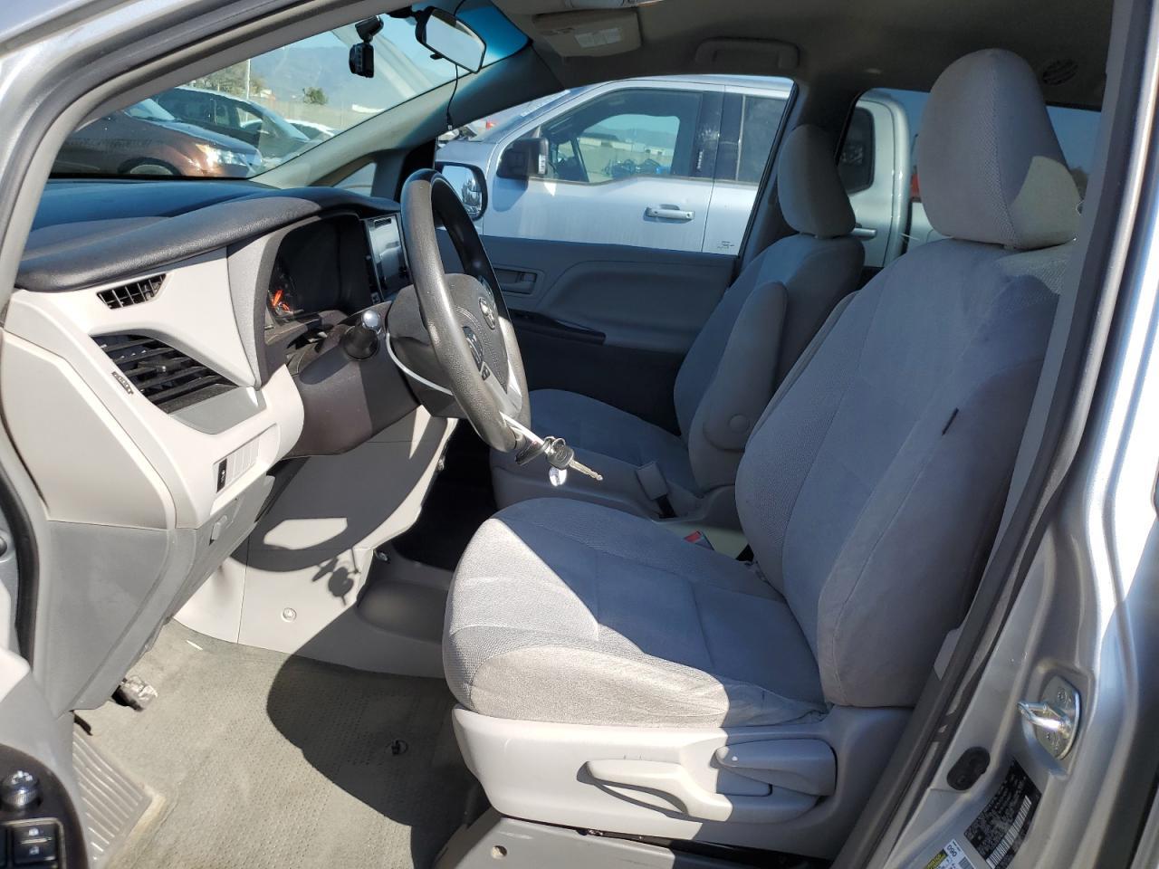 2015 TOYOTA SIENNA - Фото 7
