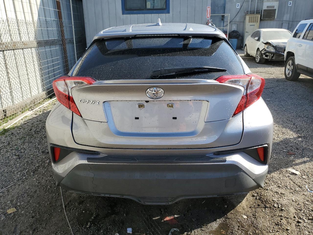 2018 TOYOTA C-HR XLE - Image 6