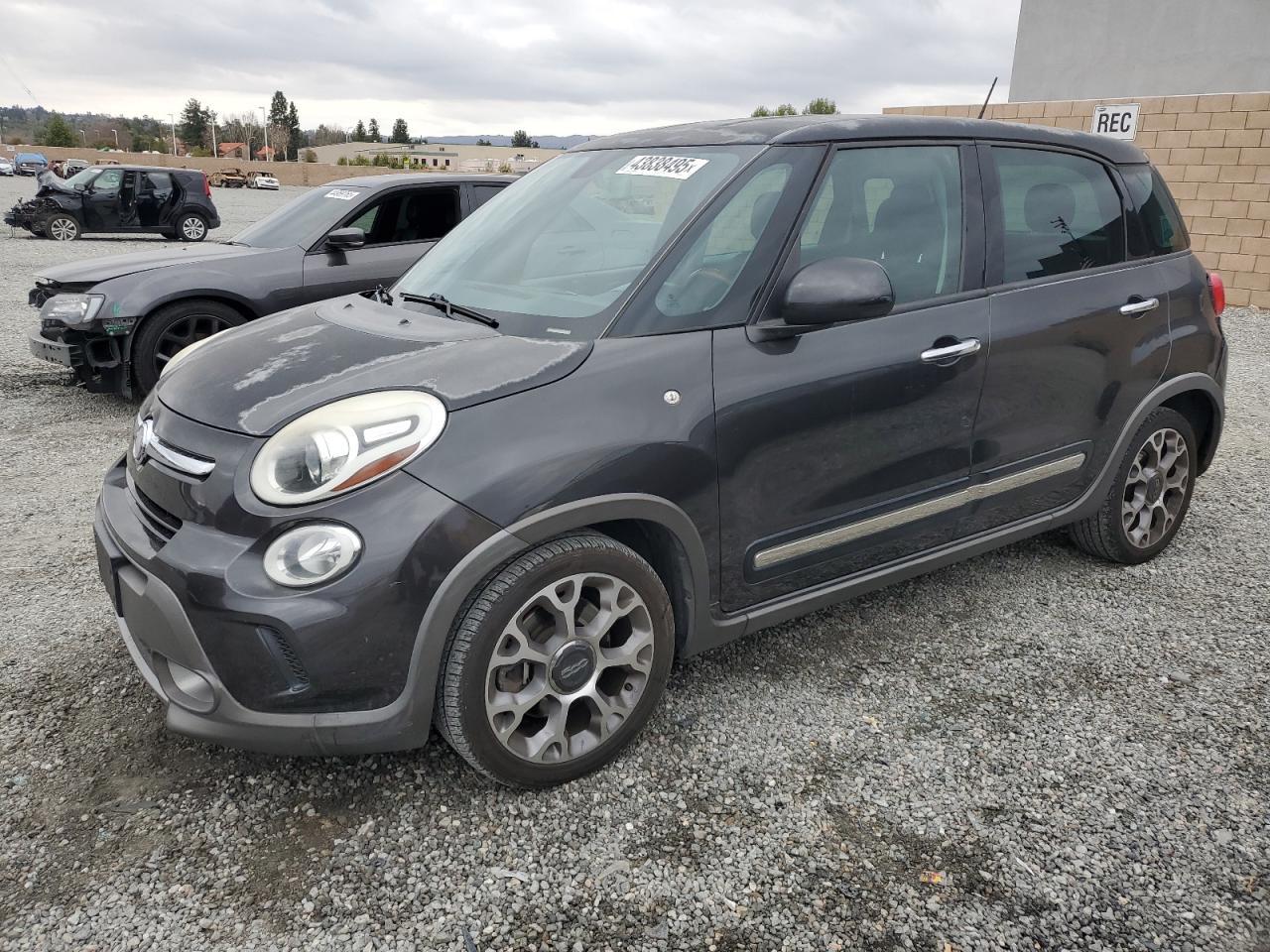 2015 FIAT 500L TREKK car image