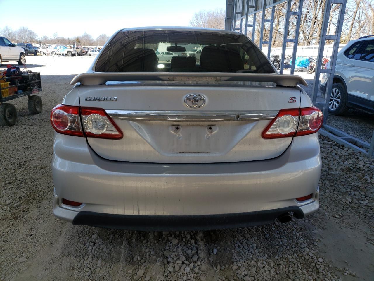 2013 TOYOTA COROLLA BA - Фото 6