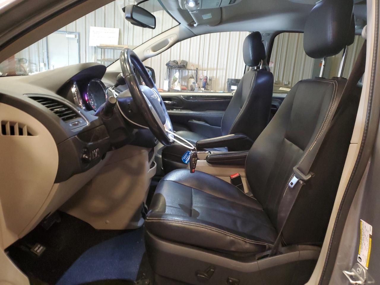 2014 CHRYSLER TOWN & COU - Image 7