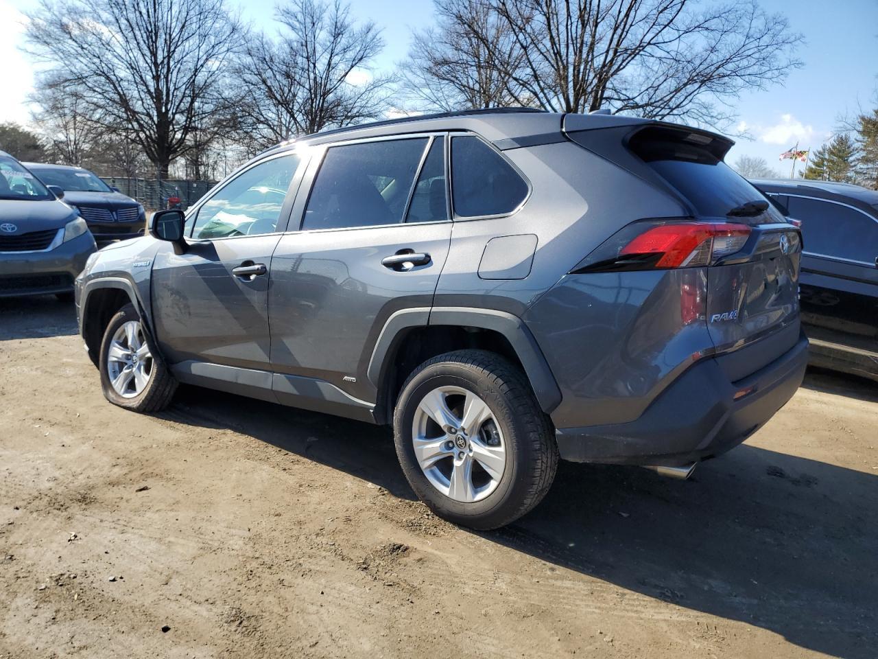 2021 TOYOTA RAV4 LE - Фото 2