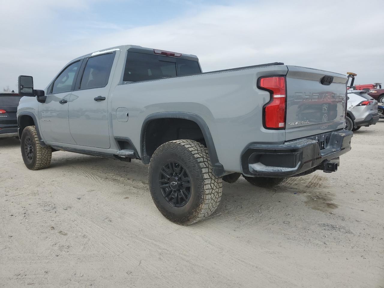 2024 CHEVROLET SILVERADO - Image 2