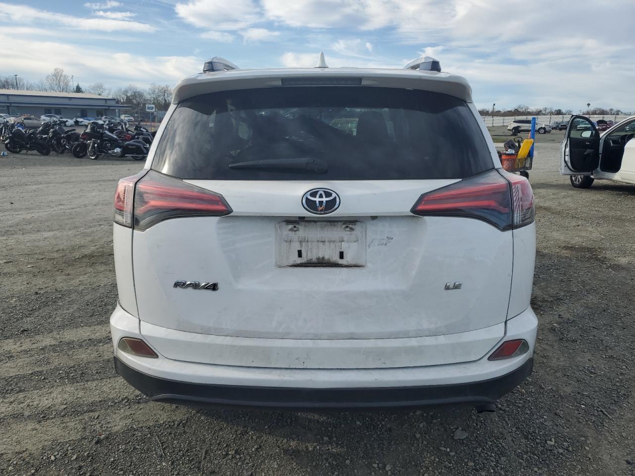 2016 TOYOTA RAV4 LE - Фото 6
