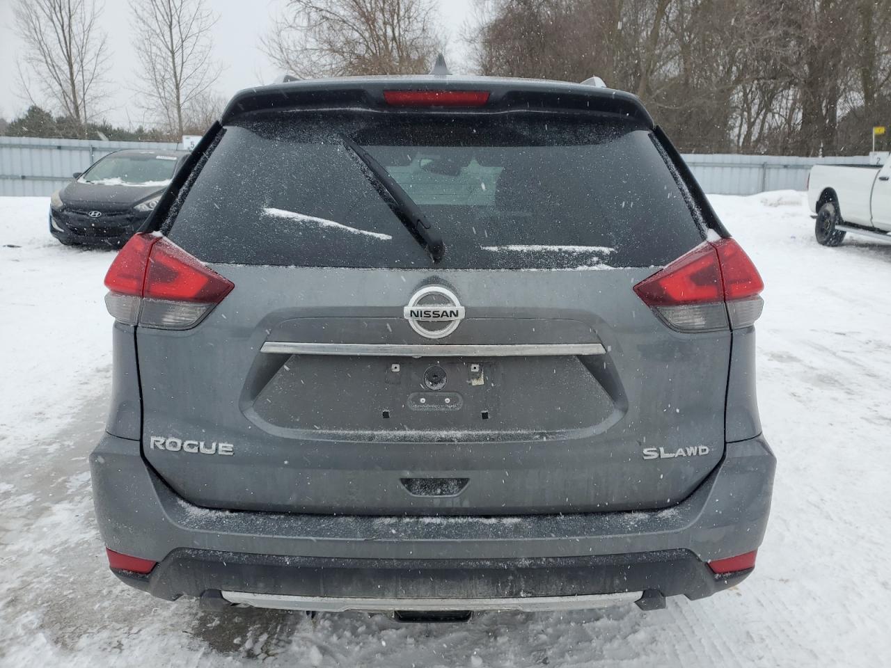 2017 NISSAN ROGUE SV - Image 6