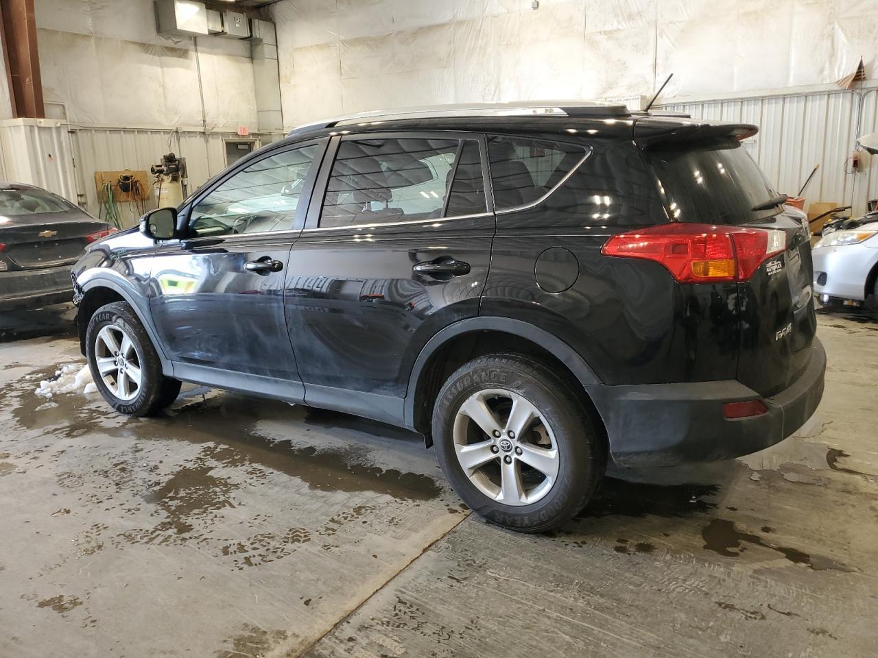 2015 TOYOTA RAV4 XLE - Фото 2