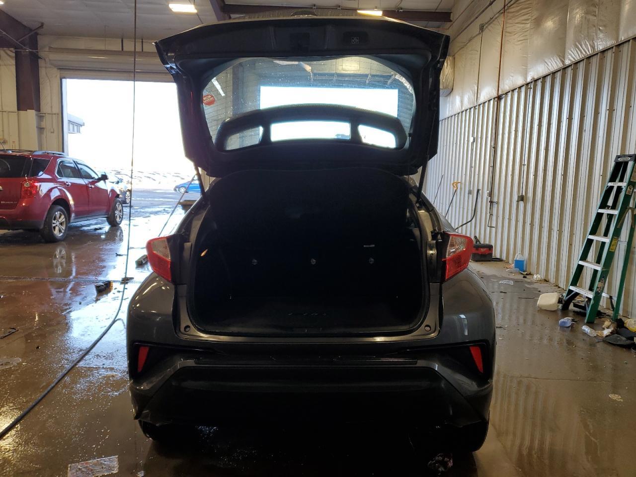 2021 TOYOTA C-HR XLE - Фото 6