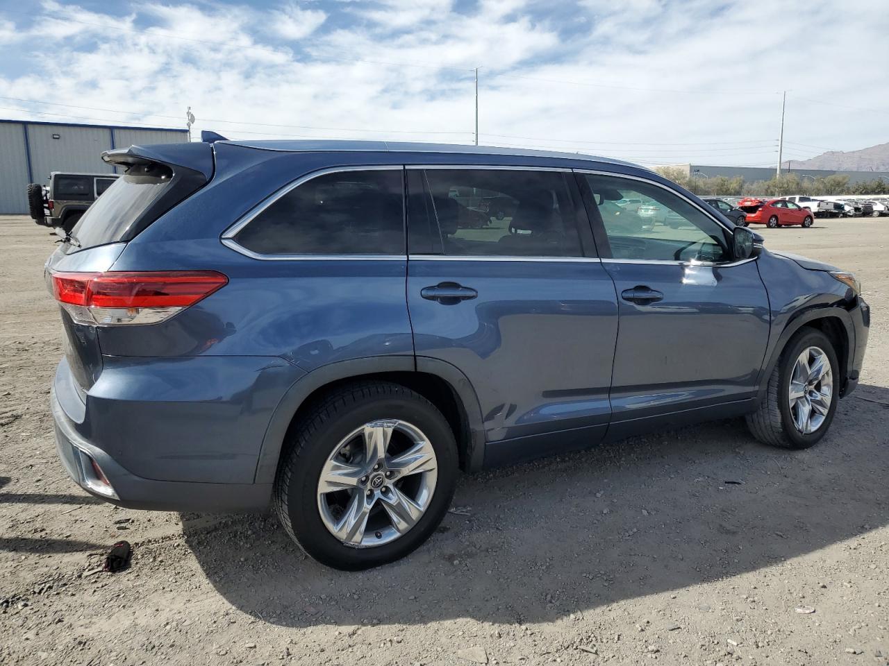 2018 TOYOTA HIGHLANDER - Image 3