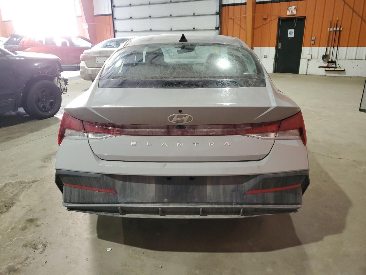 2024 HYUNDAI ELANTRA SE - Фото 6