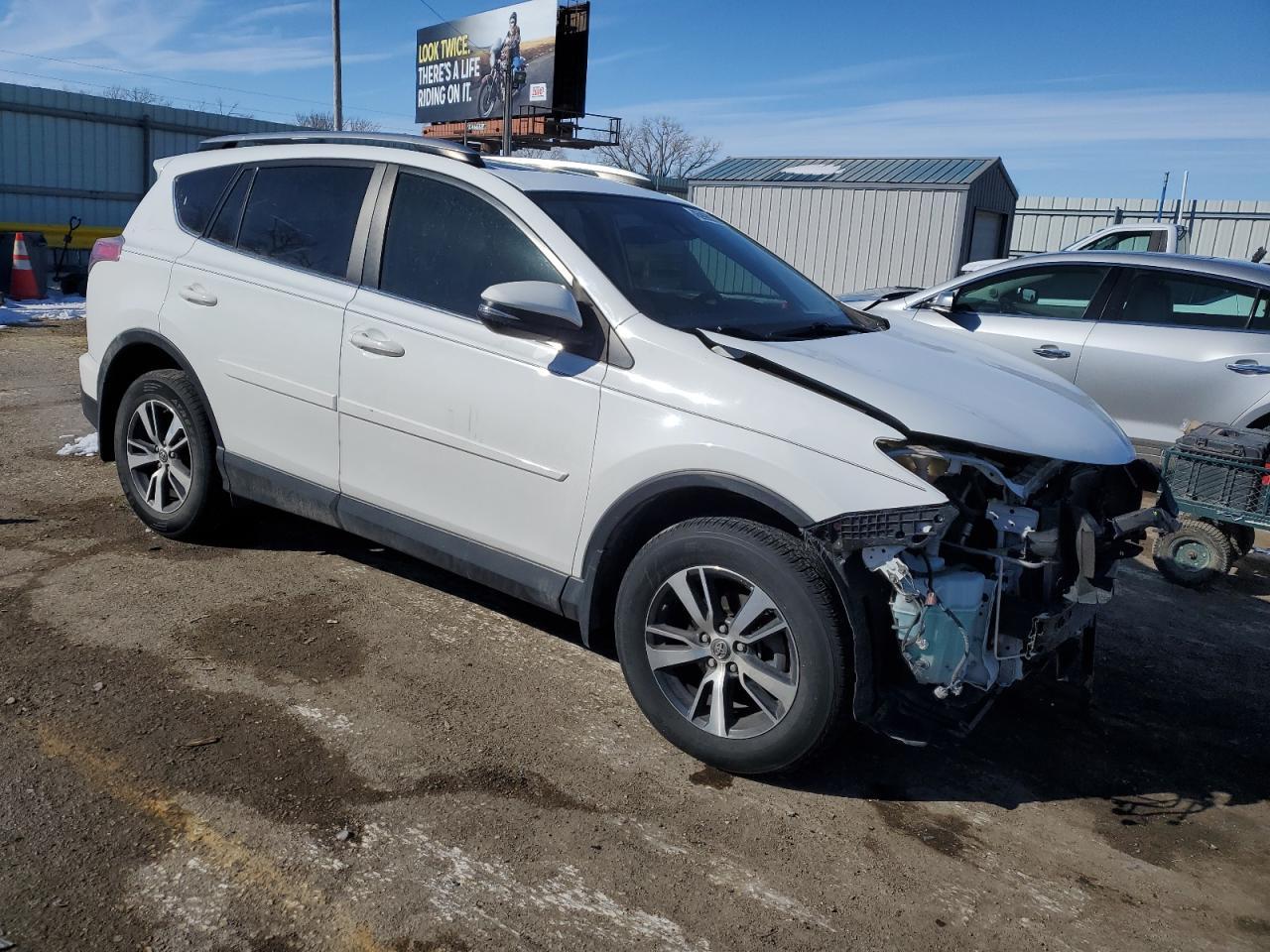2017 TOYOTA RAV4 XLE - Фото 4