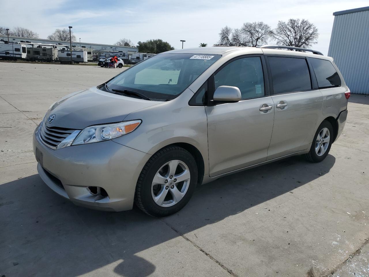 2015 TOYOTA SIENNA LE