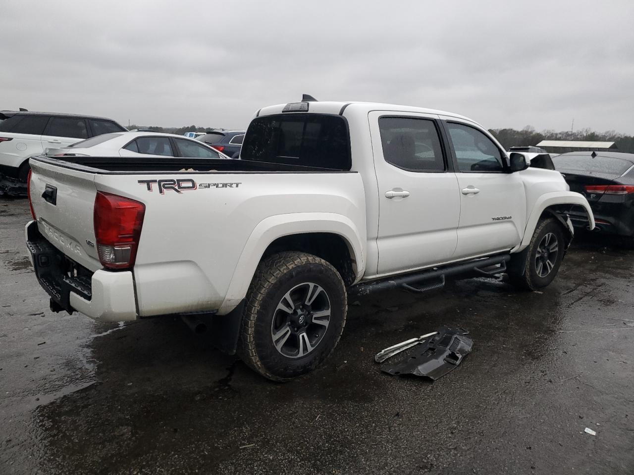 2017 TOYOTA TACOMA DOU - Фото 3