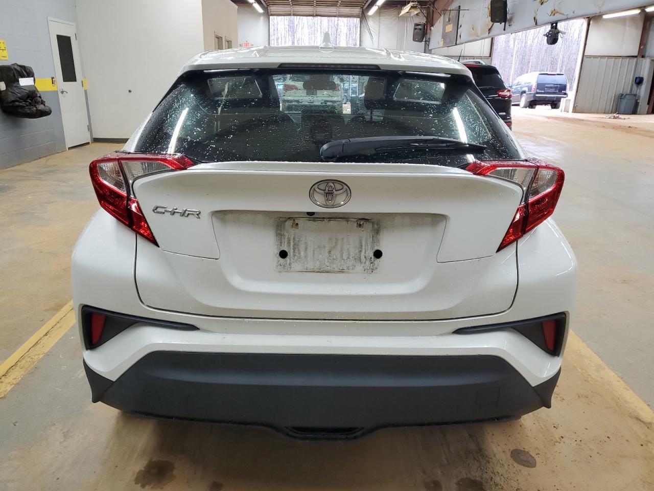 2021 TOYOTA C-HR XLE - Фото 6