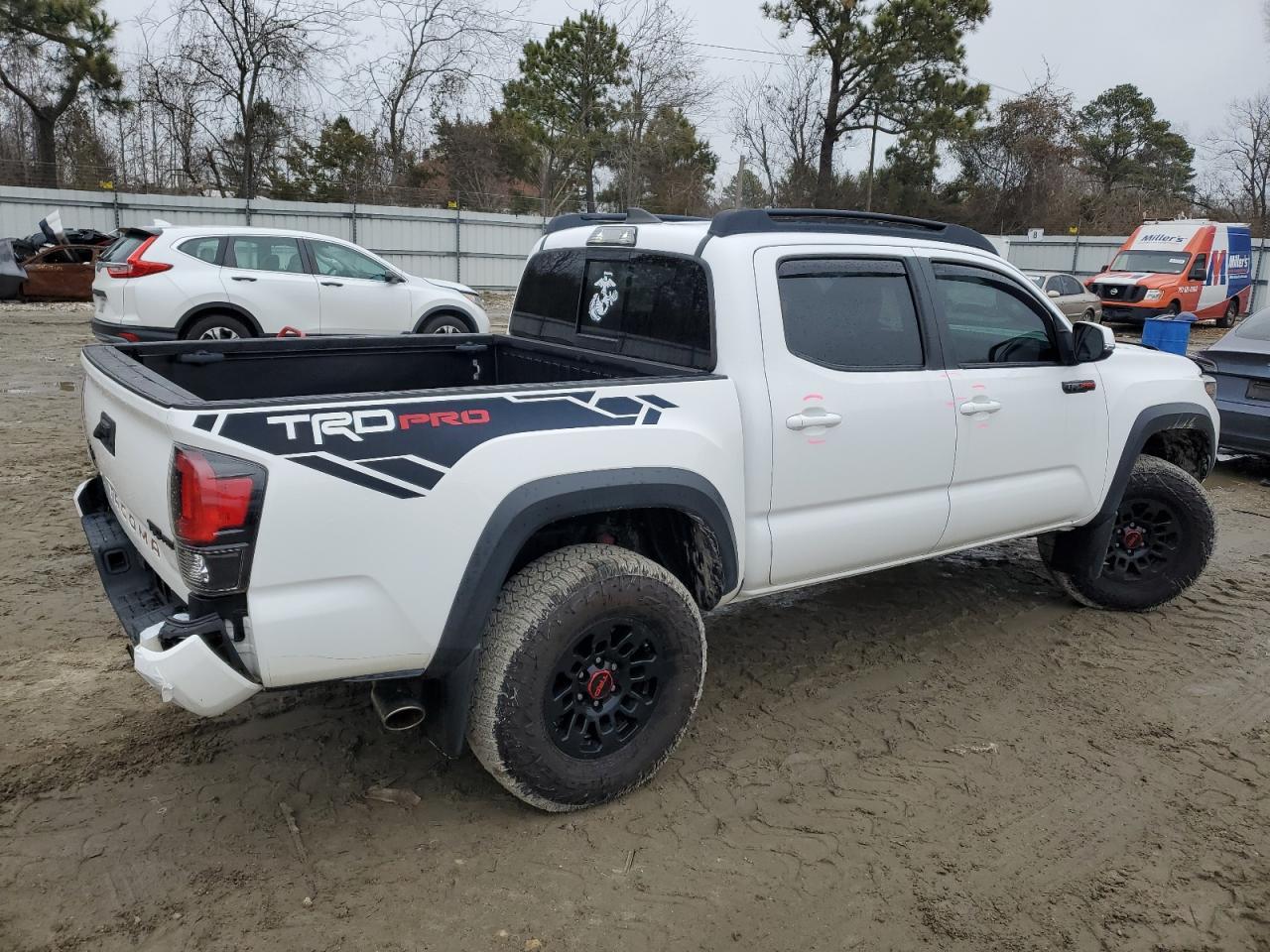 2018 TOYOTA TACOMA DOU - Фото 3