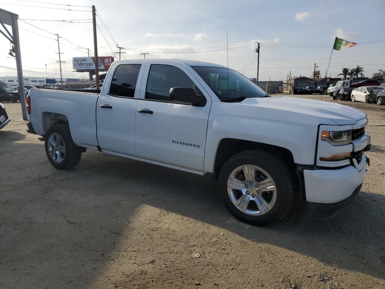 2017 CHEVROLET SILVERADO - Image 4
