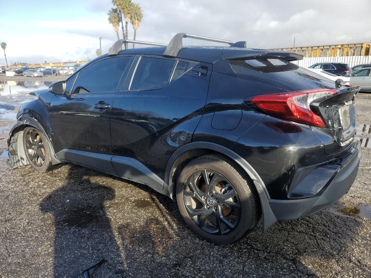 2021 TOYOTA C-HR XLE - Фото 2