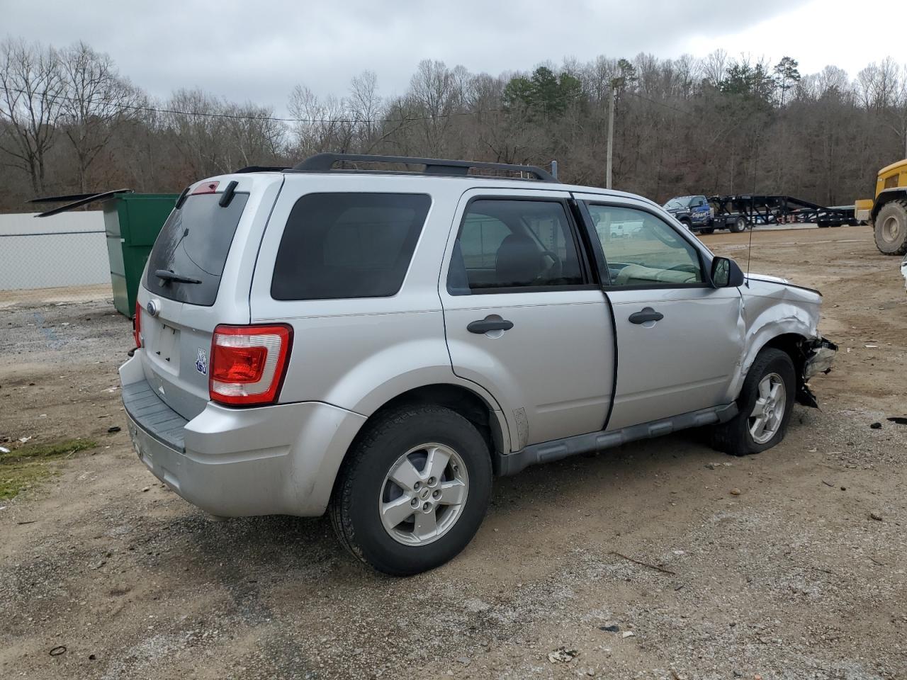 2010 FORD ESCAPE XLT - Image 3