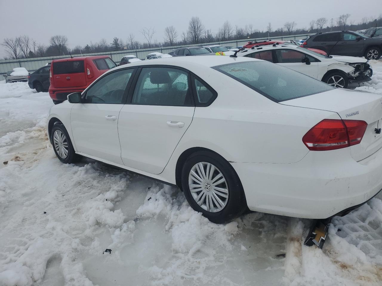 2014 VOLKSWAGEN PASSAT S - Фото 2
