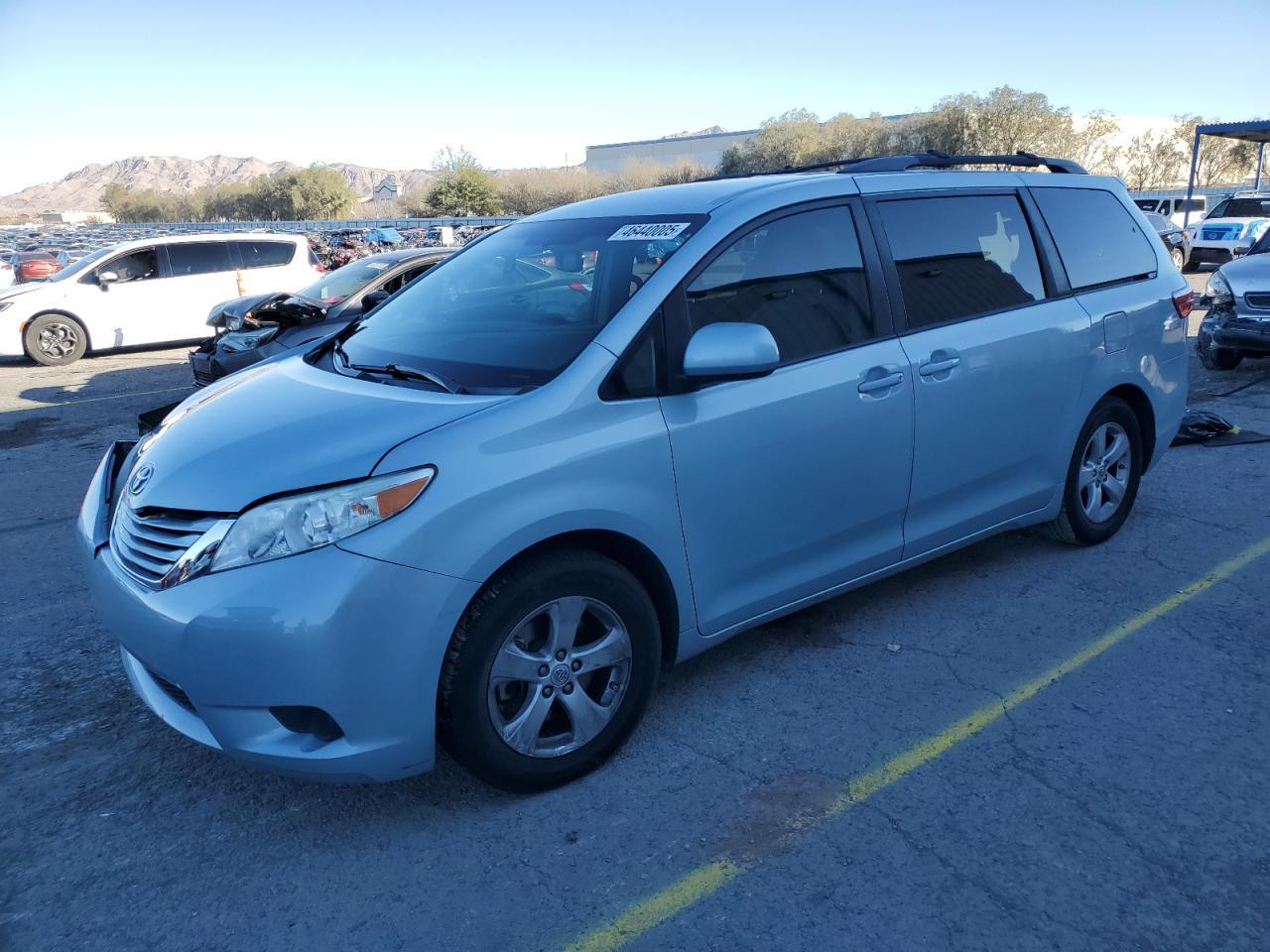 2015 TOYOTA SIENNA LE