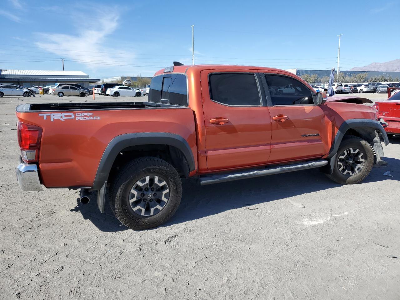 2017 TOYOTA TACOMA DOU - Фото 3
