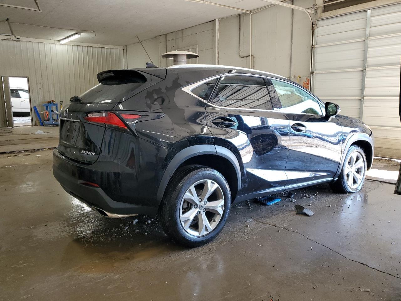 2017 LEXUS NX 200T BA - Фото 3
