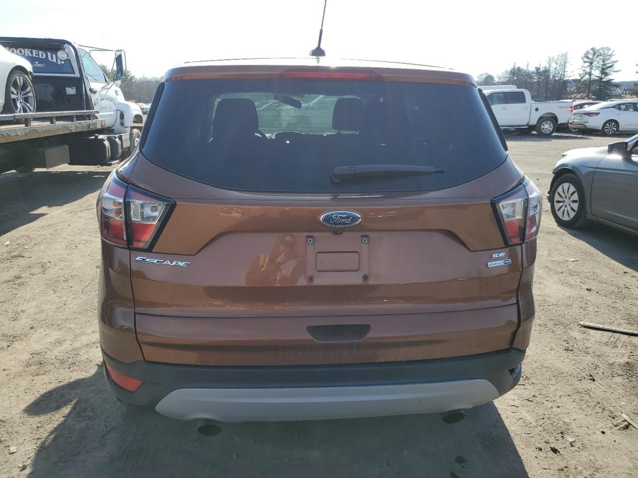 2017 FORD ESCAPE SE - Image 6