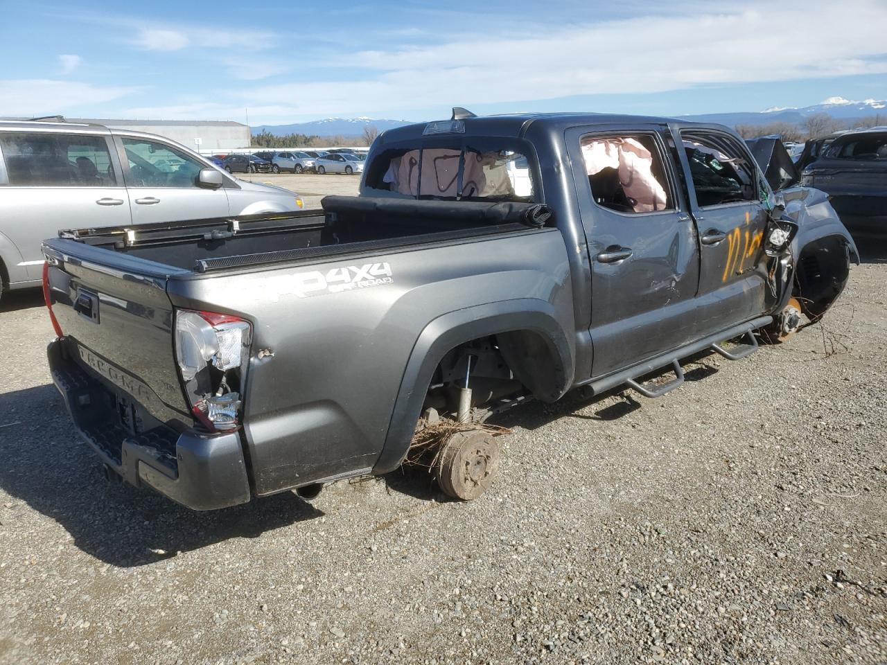 2017 TOYOTA TACOMA DOU - Фото 3
