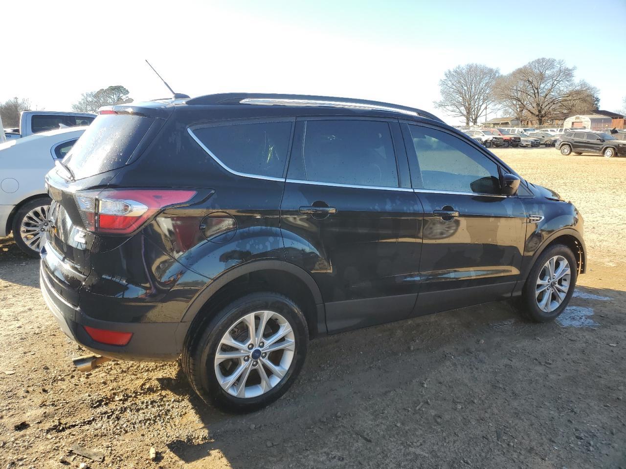 2017 FORD ESCAPE SE - Image 3
