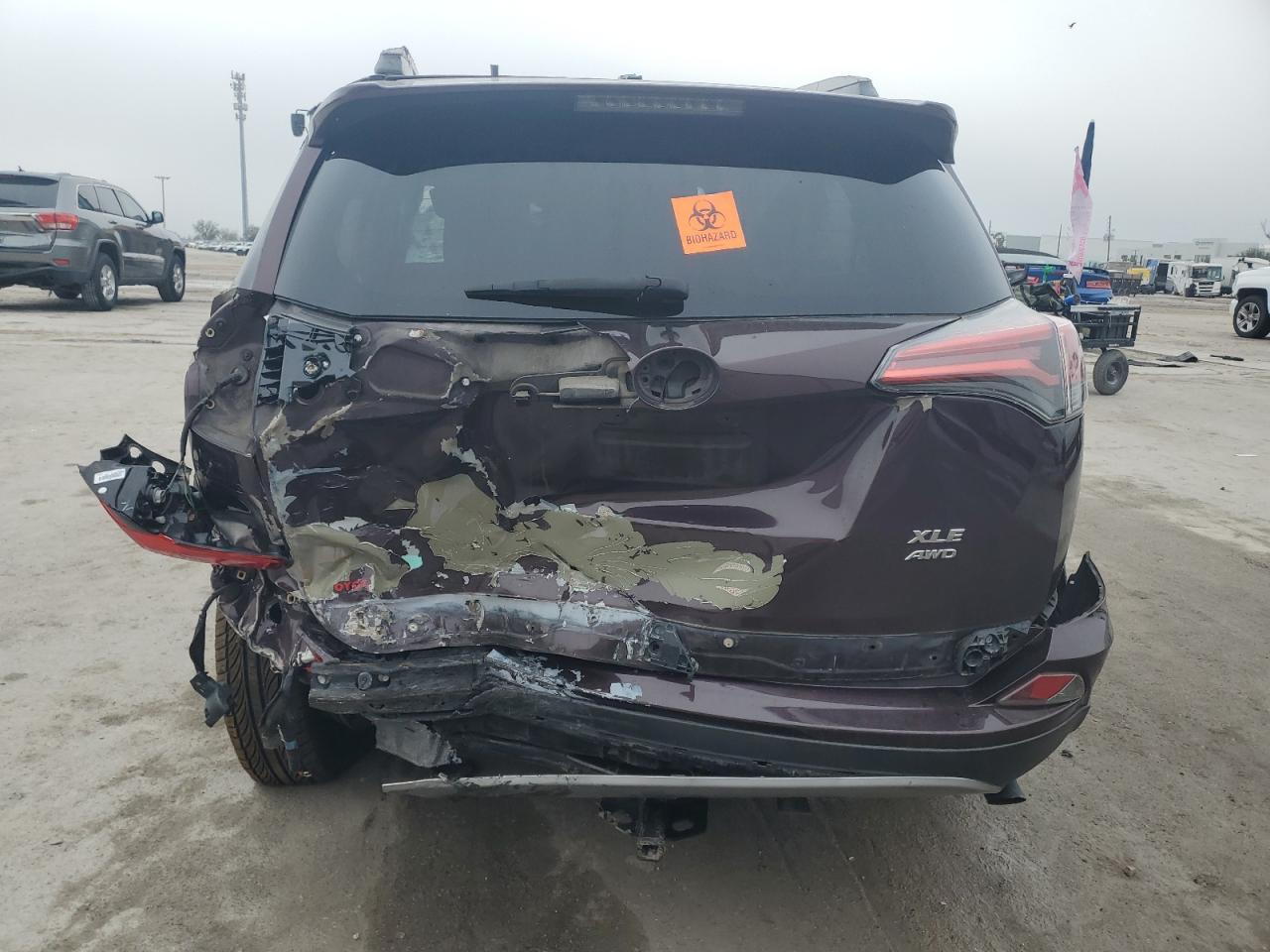 2017 TOYOTA RAV4 XLE - Фото 6