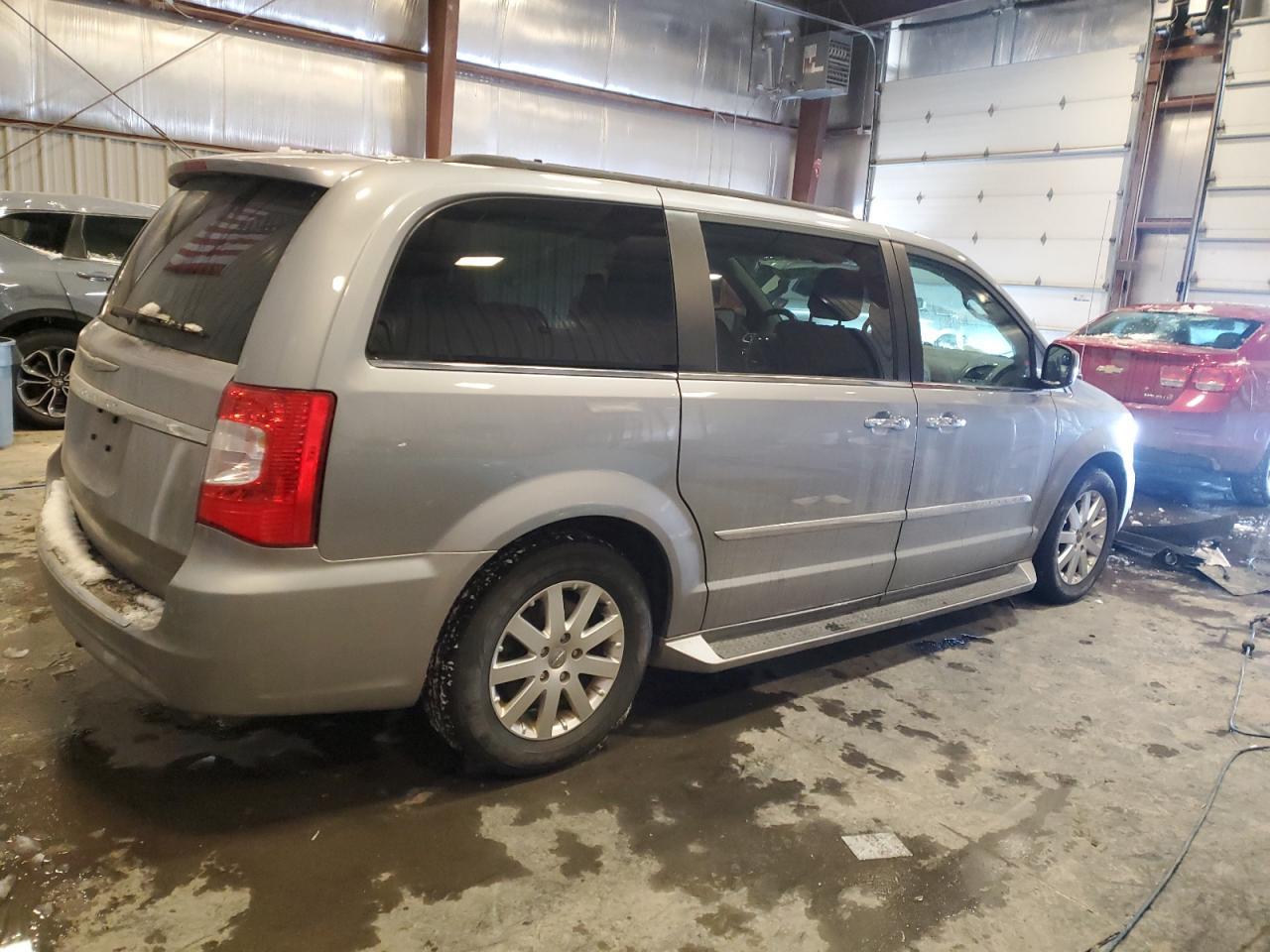 2014 CHRYSLER TOWN & COU - Image 3