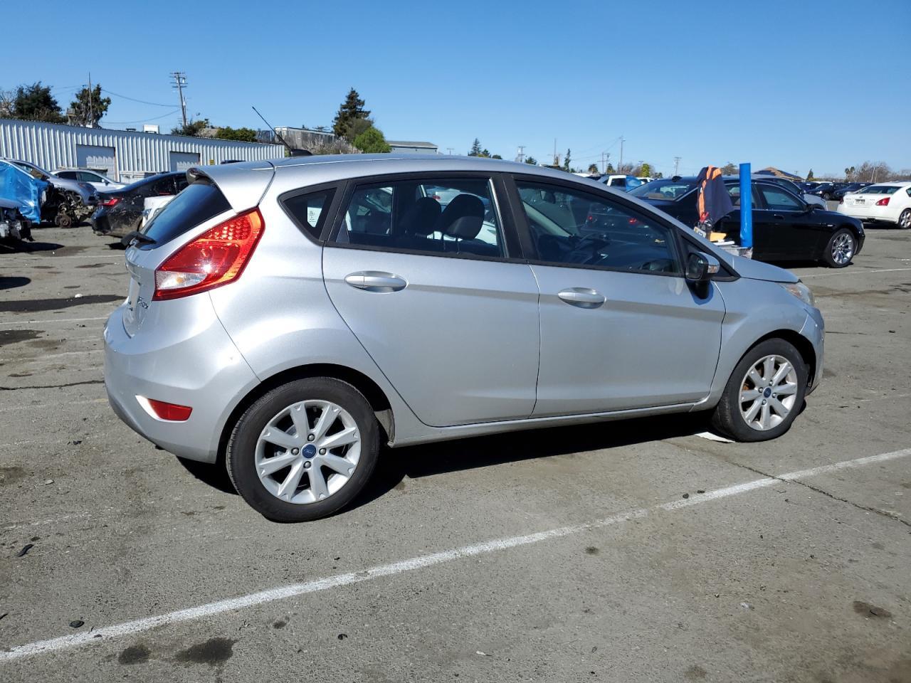 2013 FORD FIESTA SE - Image 3