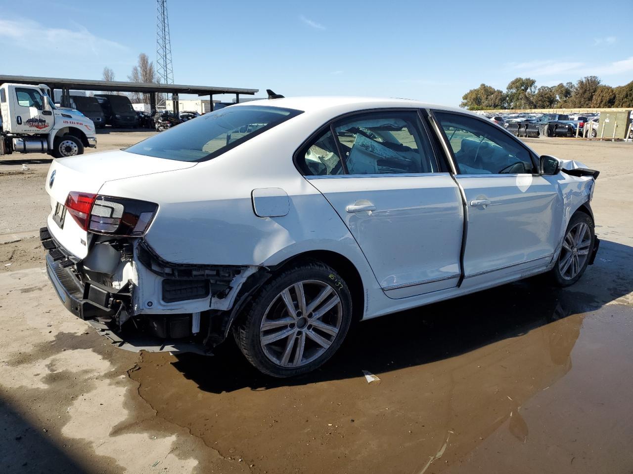 2017 VOLKSWAGEN JETTA SEL - Image 3